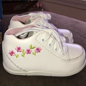 NIB Stride Rite Emilia Walkers 4.5M
